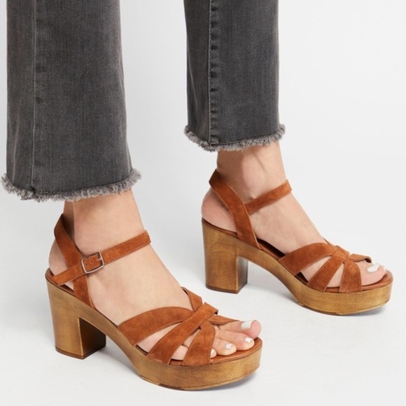 Matisse Adella Platform Suede Clog Sandal - ITALY - Picture 2 of 9